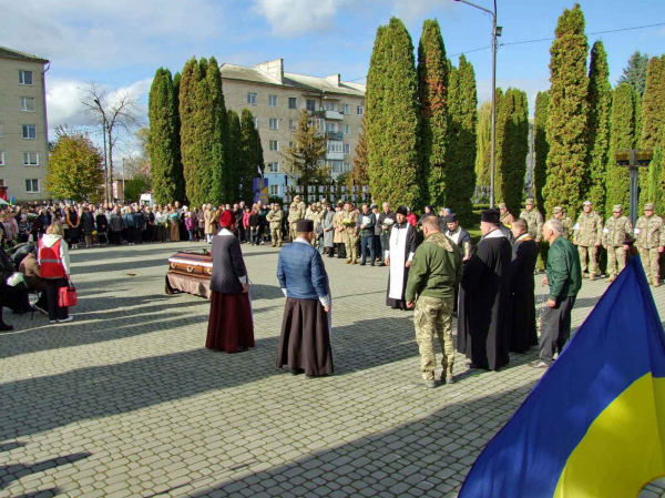 Герой, який загинув у день народження: на Тернопільщині попрощалася з В’ячеславом Меланченком (фото)