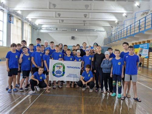 Спортивні досягнення та урок мужності: як тернопільські юні плавці взяли участь у Всеукраїнському турнірі в Ужгороді (фото)