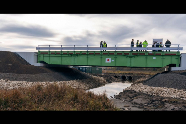 Японці подарували — приватники зробили — чиновники відкрили: Негода і скандальний Довгошия на піар-мості