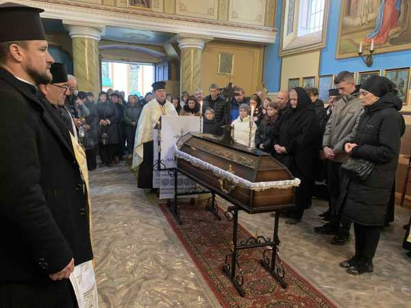 Саранчуківська громада попрощалась із загиблим Героєм Василем Гулою (фото)