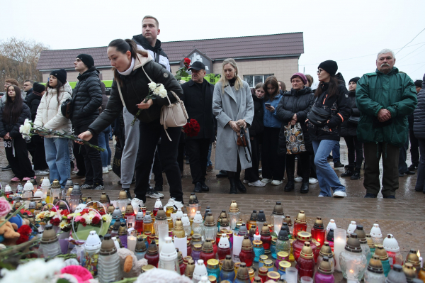 Британські дипломати відвідали місце ракетного удару в Тернополі (фото)