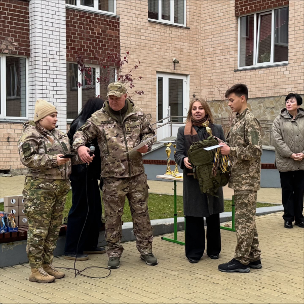 Школярі в Тернополі змагалися за перемогу у військово-спортивній естафеті, памʼяті Героя України Сергія Коновала (ФОТО)