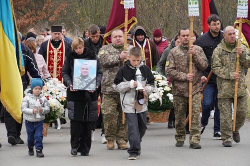 У Лозовій встановили пам’ятник Герою Віталію Німку, тіло якого досі не знайшли (фото)
