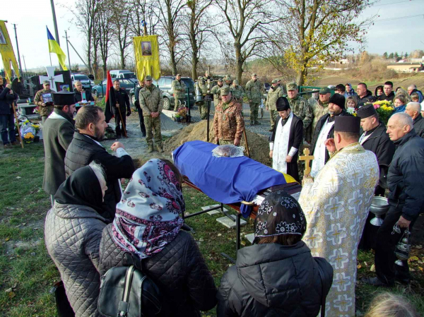 Шумськ у скорботі: попрощалися із захисником Віктором Летким (фото)