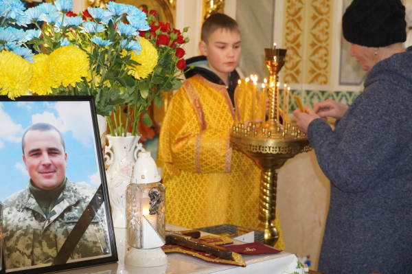 У Лозовій встановили пам’ятник Герою Віталію Німку, тіло якого досі не знайшли (фото)