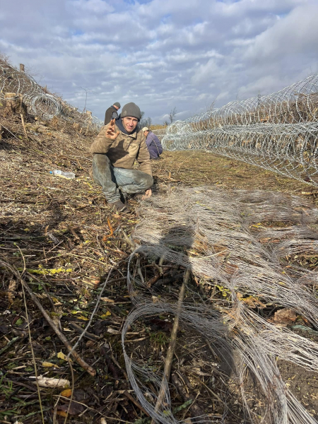 Тернополяни допомагали з облаштуванням оборонних рубежів на передовій (фото)