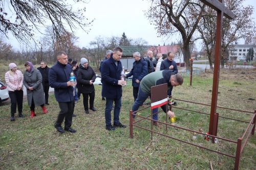 Іноземна делегація приїхала на могили поляків у Козівській громаді (фото)