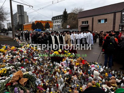 Девʼятий день: у Тернополі моляться за душі загиблих внаслідок російської атаки (фото)