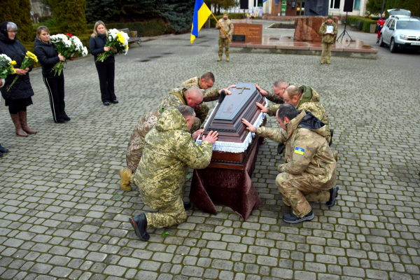 У Шумській громаді попрощалися з воїном Юрієм Доптуном