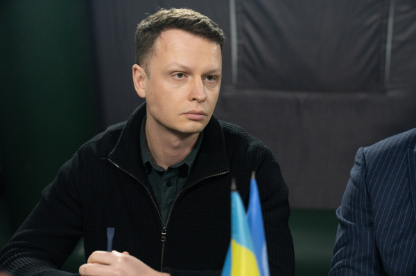 Міжнародні партнери відвідали місце ракетного удару в Тернополі та пообіцяли підтримку постраждалим родинам (фото)