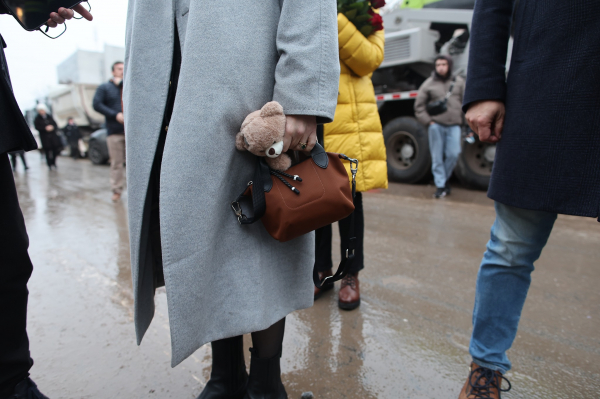 Британські дипломати відвідали місце ракетного удару в Тернополі (фото)