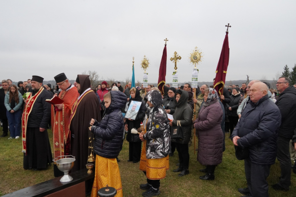 У Лозовій встановили пам’ятник Герою Віталію Німку, тіло якого досі не знайшли (фото)