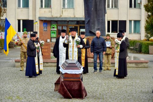 У Шумській громаді попрощалися з воїном Юрієм Доптуном