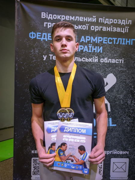 Студент ТНТУ виборов дві срібні медалі на чемпіонаті з армрестлінгу в Тернополі (фото)