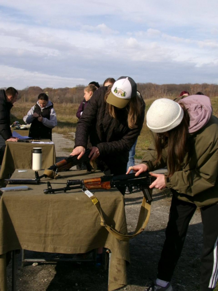 Тернополянам показали, як правильно поводитись зі зброєю (фото)