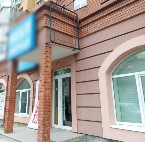 У Тернополі демонтували рекламну вивіску на вулиці Тарнавського (фото)