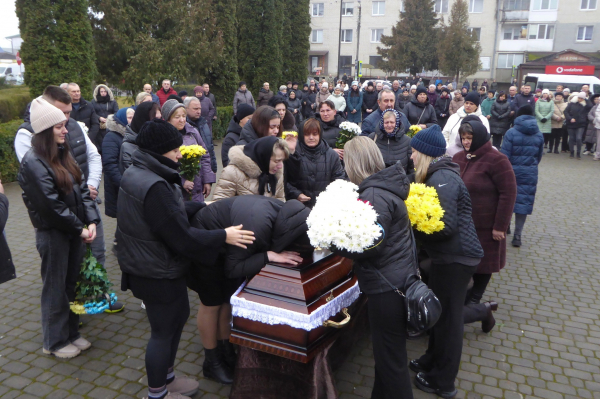 У Шумській громаді зустріли тіло загиблого захисника Романа Шупінського (фото)