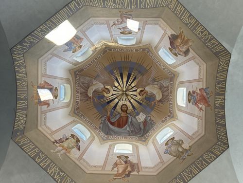 Унікальні розписи модерністичного періоду виявили та презентують у храмі в Бережанах