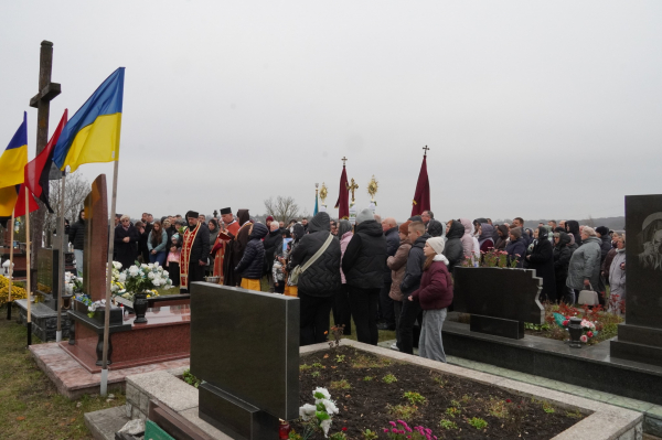 У Лозовій встановили пам’ятник Герою Віталію Німку, тіло якого досі не знайшли (фото)