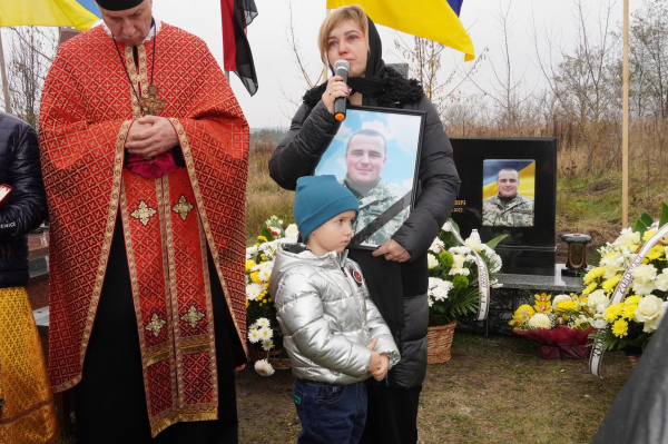 У Лозовій встановили пам’ятник Герою Віталію Німку, тіло якого досі не знайшли (фото)