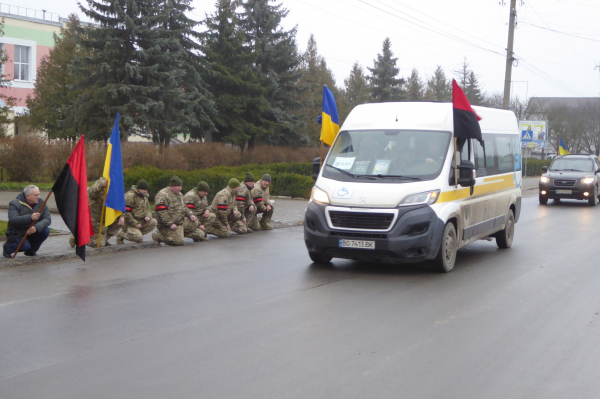 У Шумській громаді зустріли тіло загиблого захисника Романа Шупінського (фото)