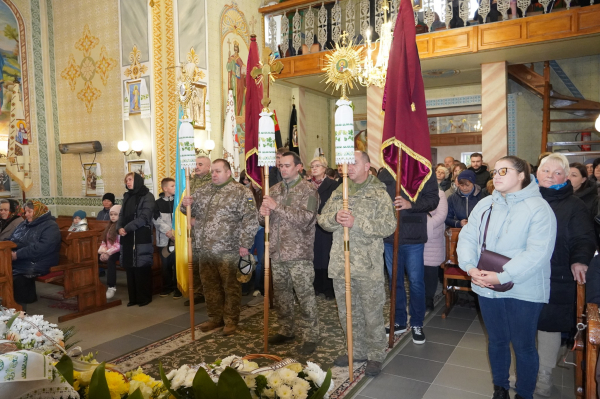 У Лозовій встановили пам’ятник Герою Віталію Німку, тіло якого досі не знайшли (фото)