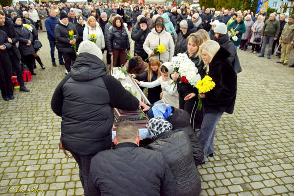 У Шумській громаді попрощалися з воїном Юрієм Доптуном