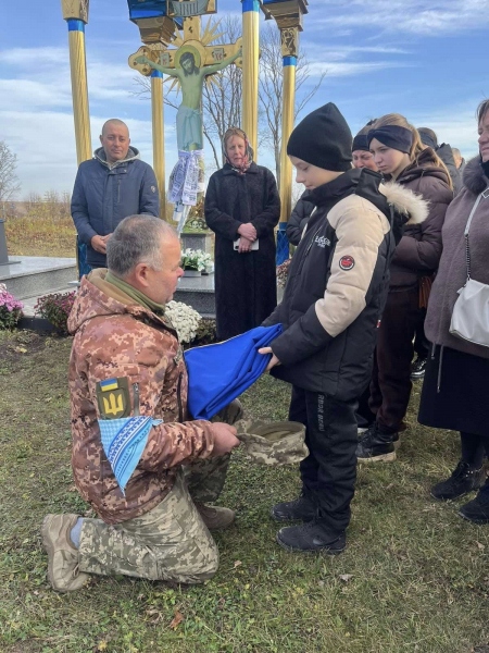 Навіки 37: у Великодедеркальській громаді попрощалися з воїном Андрієм Сосною, якого вважали зниклим безвісти (ФОТО)
