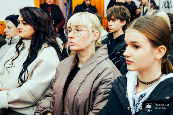 У Тернополі відкрили стелу пам’яті загиблим захисникам «Коріння пам’яті. Вони назавжди з нами» (фото)