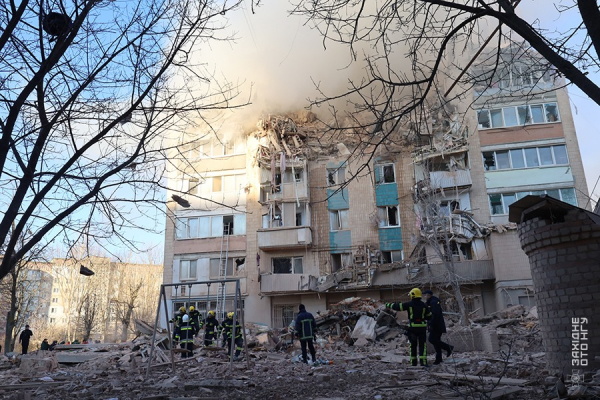 Нацгвардійці допомагають ліквідовувати наслідки ракетної атаки по Тернополю (фото)