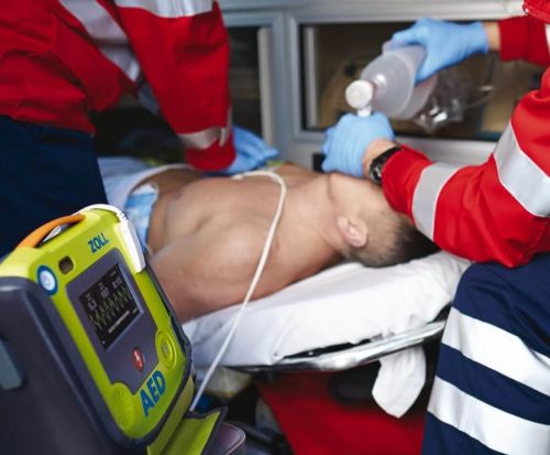 Тернопільські медики врятували чоловіка, в якого раптово зупинилося серце (фото)