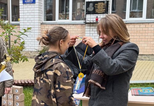 Школярі в Тернополі змагалися за перемогу у військово-спортивній естафеті, памʼяті Героя України Сергія Коновала (ФОТО)