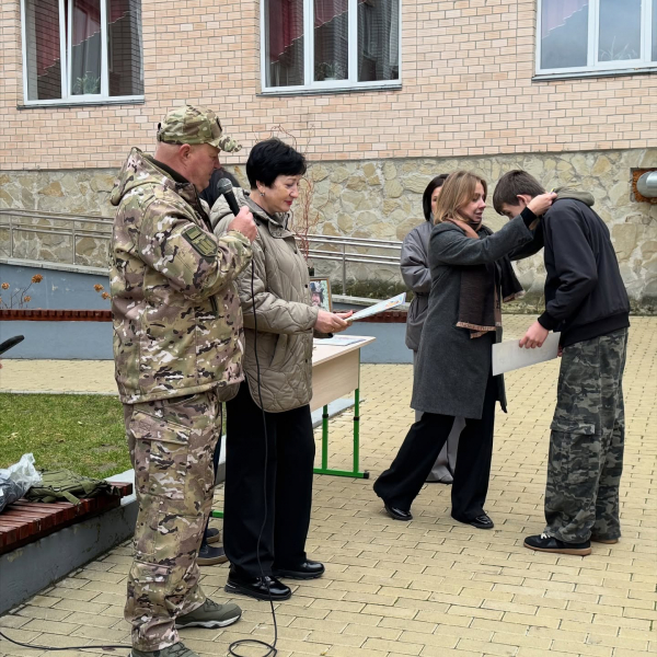 Школярі в Тернополі змагалися за перемогу у військово-спортивній естафеті, памʼяті Героя України Сергія Коновала (ФОТО)