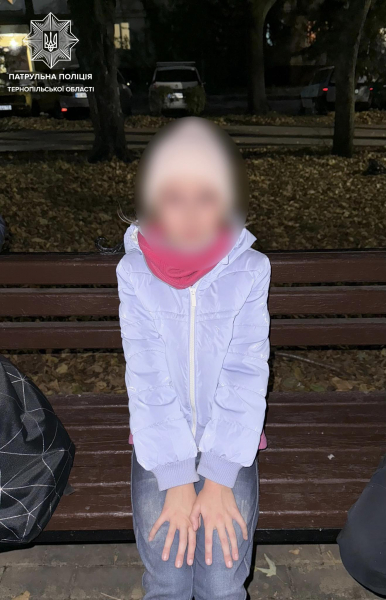 У Тернополі патрульні оперативно розшукали зниклу дівчинку (фото)