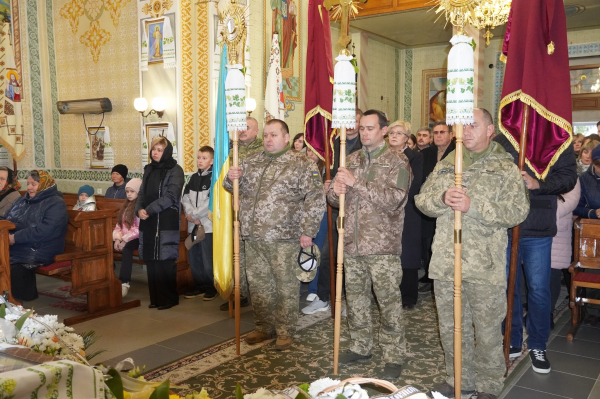 У Лозовій встановили пам’ятник Герою Віталію Німку, тіло якого досі не знайшли (фото)