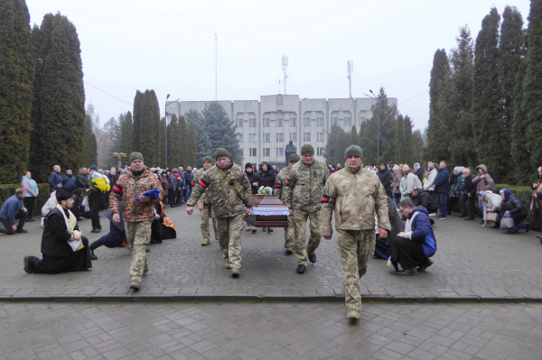 У Шумській громаді зустріли тіло загиблого захисника Романа Шупінського (фото)