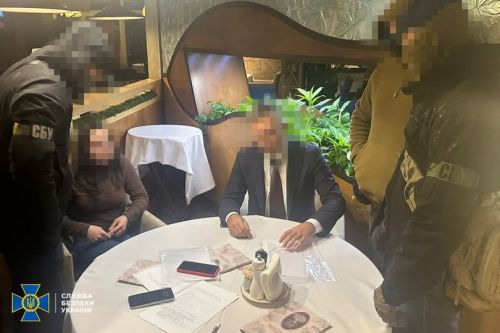 У Києві затримали керівника політичної партії на хабарі у 160 тисяч доларів