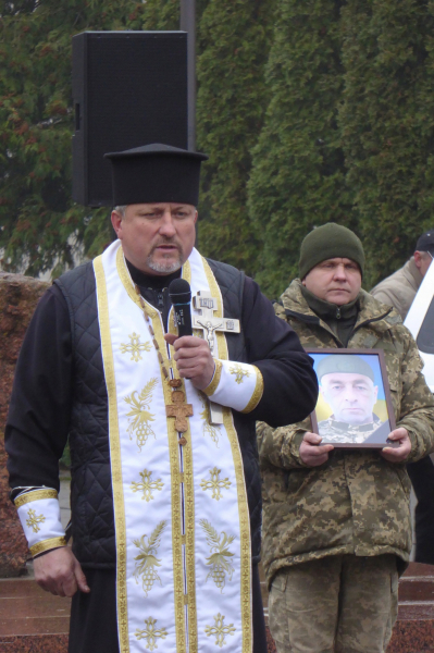 У Шумській громаді зустріли тіло загиблого захисника Романа Шупінського (фото)