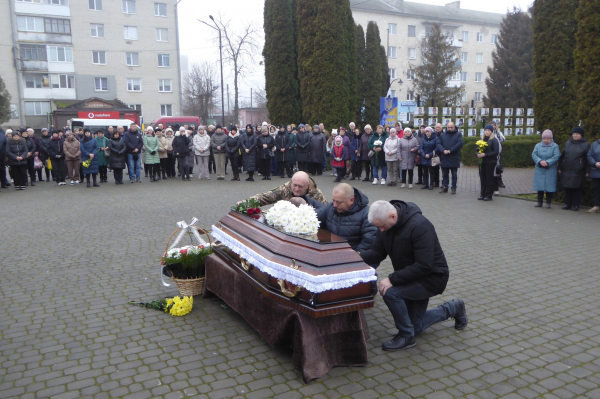 У Шумській громаді зустріли тіло загиблого захисника Романа Шупінського (фото)
