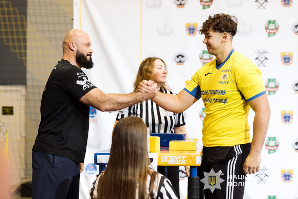 Сила рук: у Тернополі змагалися військові, ветерани та поліцейські