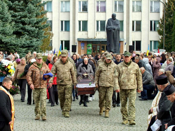Шумськ у скорботі: попрощалися із захисником Віктором Летким (фото)