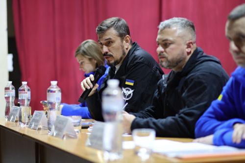 Представники ГУР уперше зібрали родини полонених: у Тернополі відбулася зустріч із Координаційним штабом