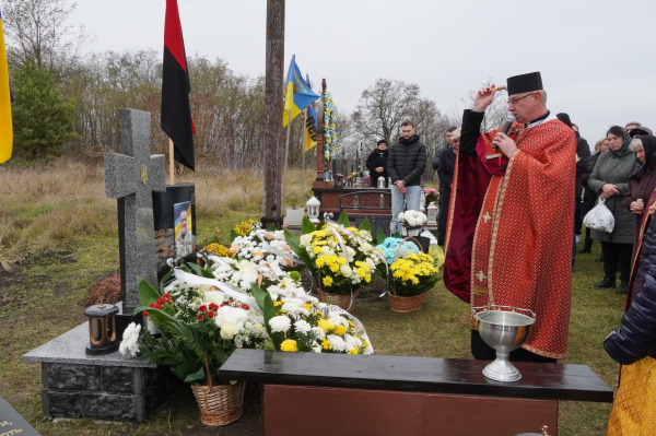 У Лозовій встановили пам’ятник Герою Віталію Німку, тіло якого досі не знайшли (фото)
