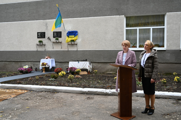 У Лановецькій громаді відкрили меморіальну дошку загиблому захиснику Віктору Шевчуку (фото)