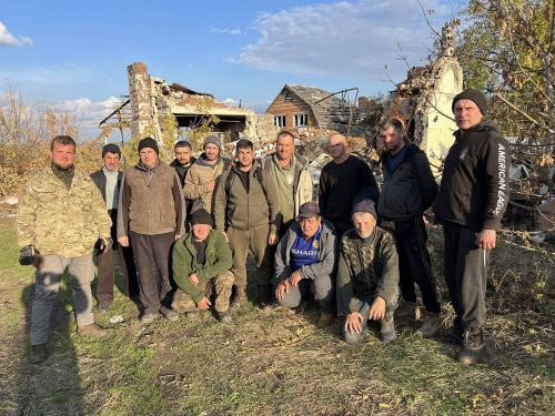 Тернополяни допомагали з облаштуванням оборонних рубежів на передовій (фото)