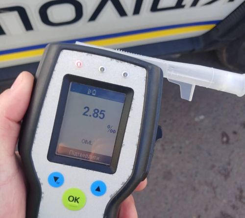 У Тернополі зупинили водія з ознаками сп'яніння, який їхав на авто з чужими номерними знаками (фото)