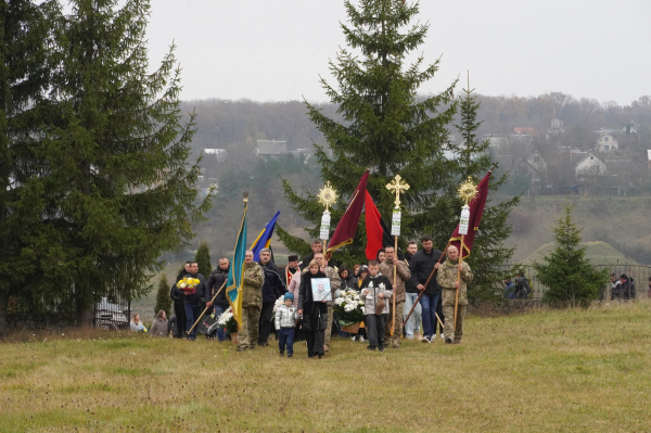 У Лозовій встановили пам’ятник Герою Віталію Німку, тіло якого досі не знайшли (фото)