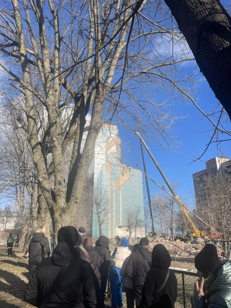 Рятувальники у Тернополі продовжують пошук людей під завалами багатоповерхівки (фото)