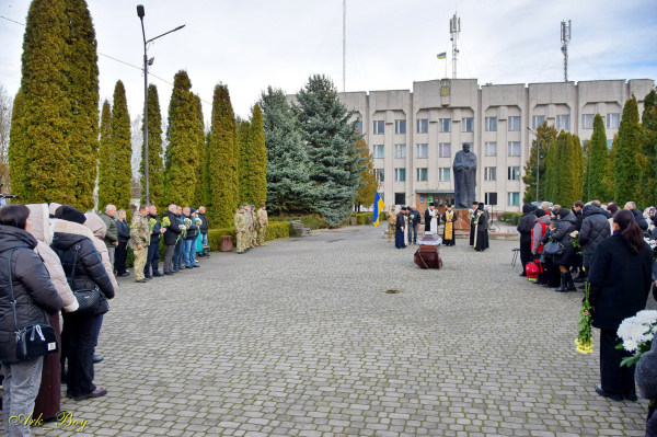 У Шумській громаді попрощалися з воїном Юрієм Доптуном