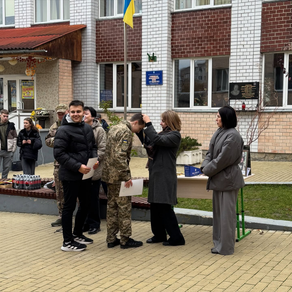 Школярі в Тернополі змагалися за перемогу у військово-спортивній естафеті, памʼяті Героя України Сергія Коновала (ФОТО)